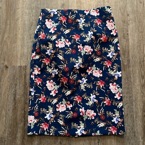 Philosophy Dresses & Skirts - PHILOSOPHY PENCIL SKIRT SIZE(2)